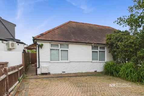 Langley Avenue, Worcester Park, Surrey. KT4