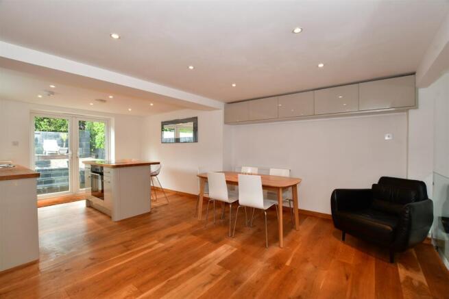 Kitchen/Dining Area