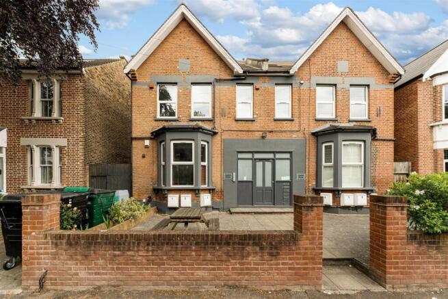 Carisbrooke Road, E17
