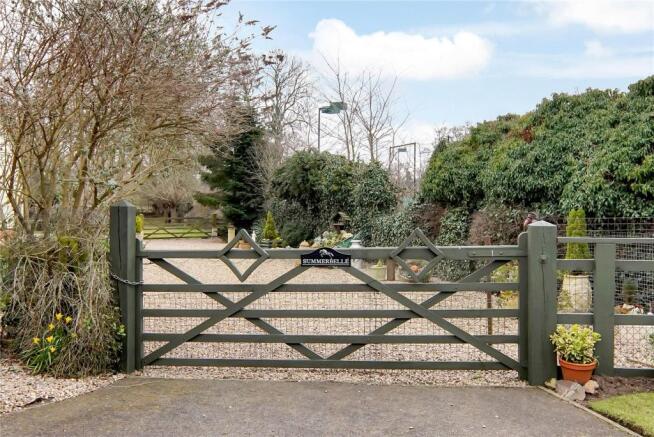 Gate