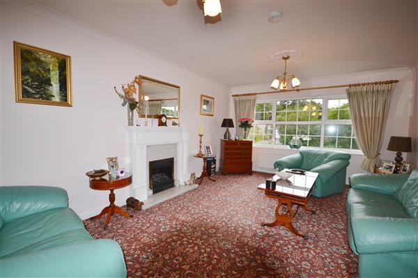 LOUNGE: