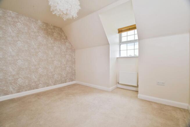 5 bed Detached for sale Image 9