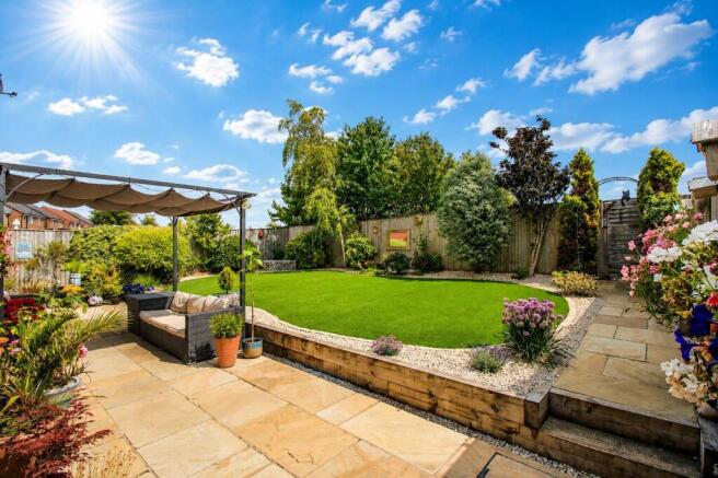 4 bed Detached for sale Image 2
