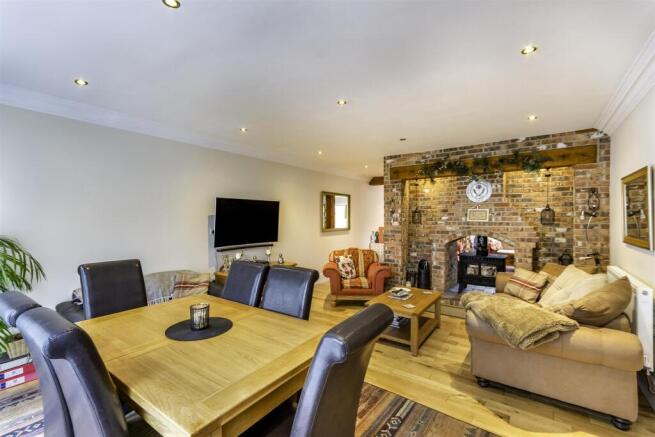 4 bed Detached for sale Image 11