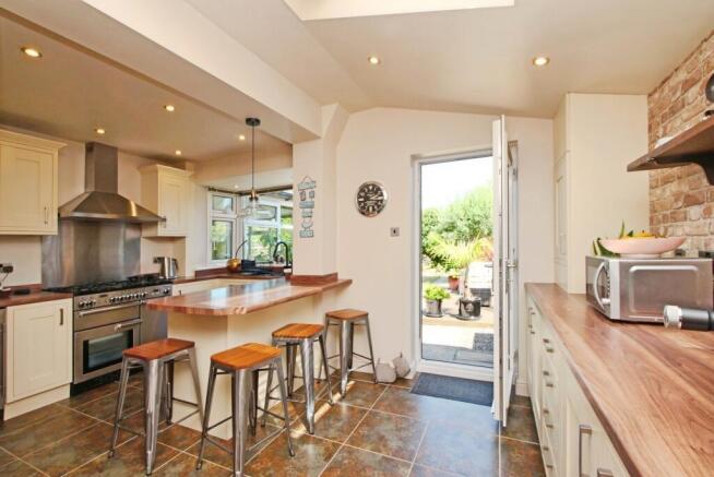 4 bed Semi-Detached for sale Image 9