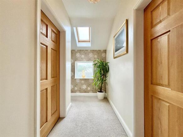 4 bed Detached for sale Image 9