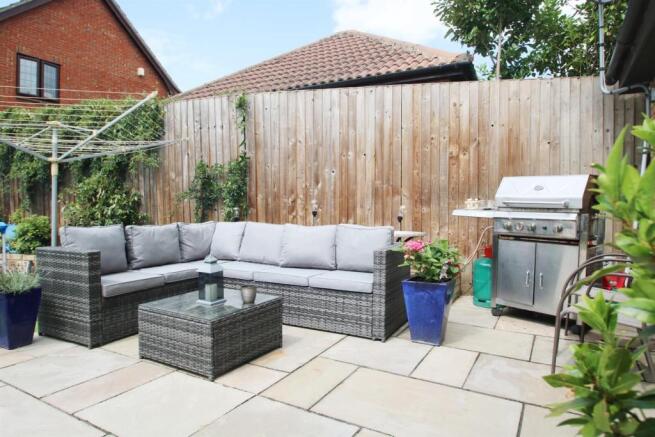 Garden_sofa_1.jpg