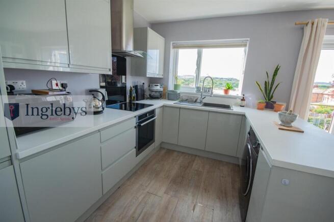 3 bed House for sale Image 8