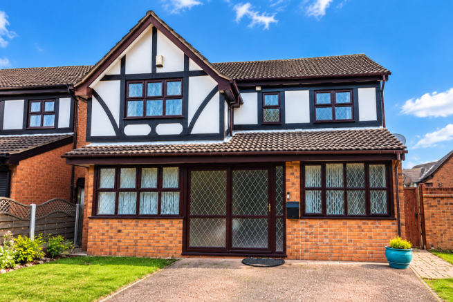 tudorstylesuburbanhousefront