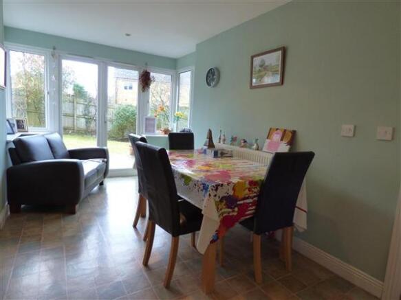 KITCHEN/BREAKFAST