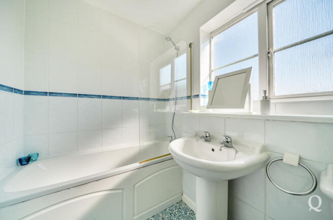 Chetney View, Iwade, Sittingbourne, Kent, ME9 - More