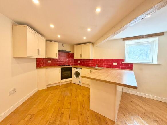 3 bed End of Terrace to rent Image 5