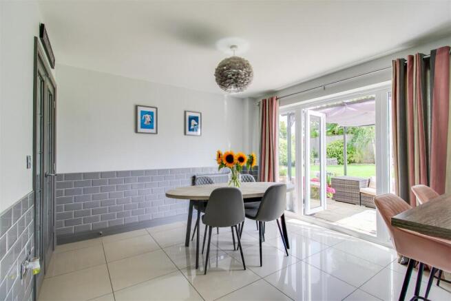 4 bed Detached for sale Image 4