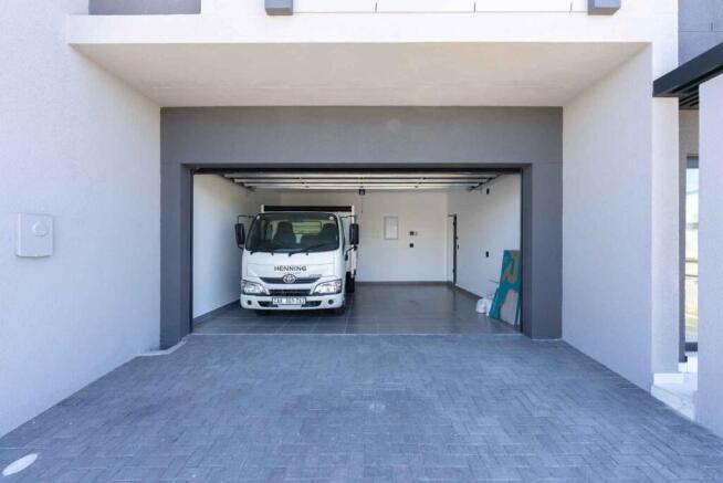 Double garage with space for cars to park on the driveway
