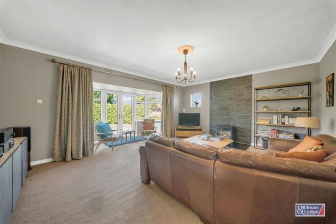 5 bed Detached for sale Image 8