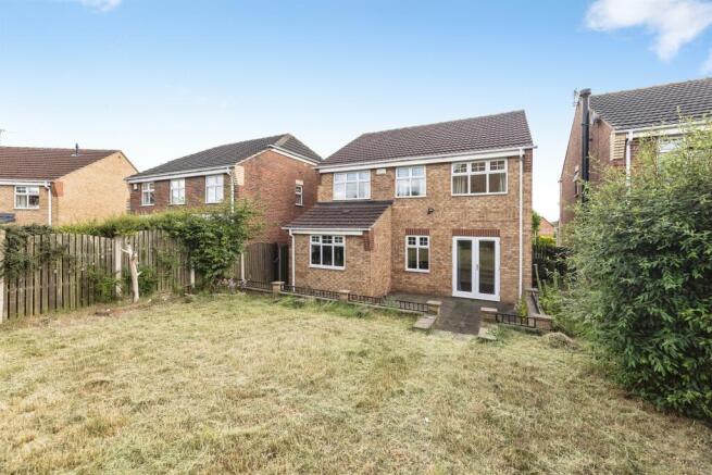 4 bed Detached for sale Image 9