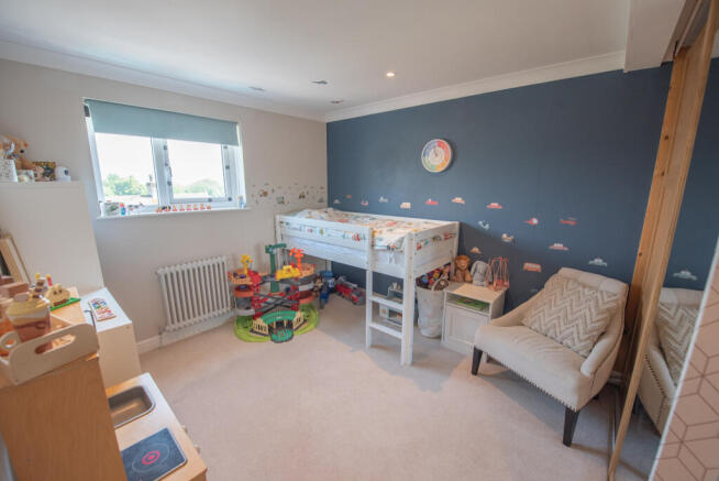 4 bed Town House for sale Image 11