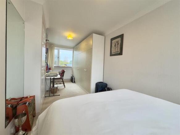 4 bed Semi-Detached for sale Image 11
