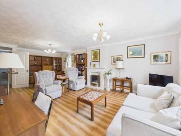 2 bed Ground Flat for sale Image 6