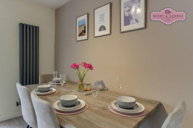 KITCHEN / DINING