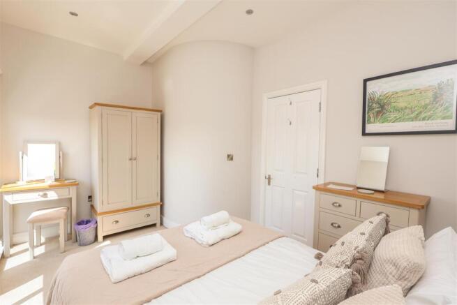 2 bed Apartment for sale Image 10