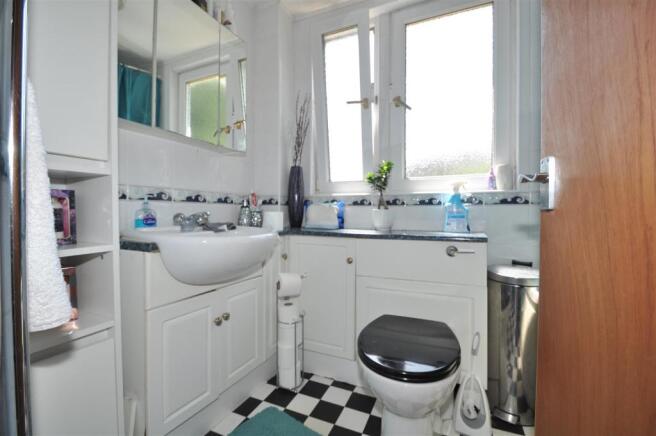 Bathroom (1).JPG