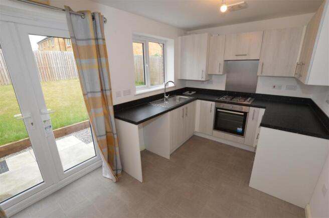 2 bed Semi-Detached to rent Image 3