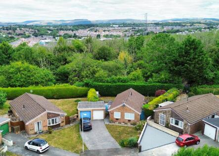 Maes Talcen, Brackla, CF31