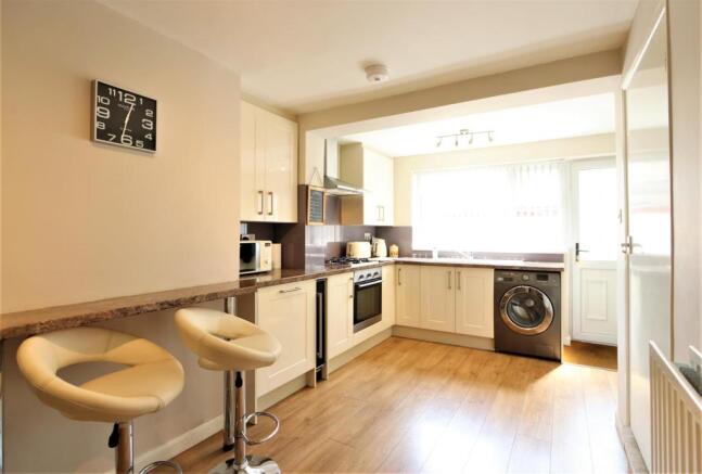 SPACIOUS KITCHEN/DINER