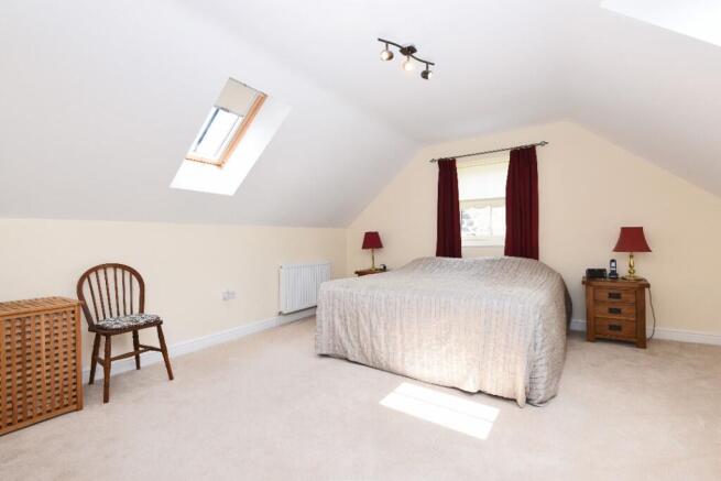 4 bed Detached for sale Image 9