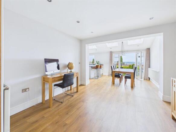 4 bed Detached for sale Image 12