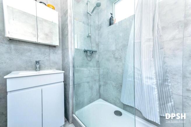 2 bed Flat for sale Image 12