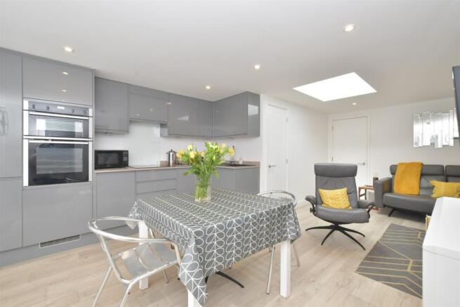 Kitchen/ Breakfast Room