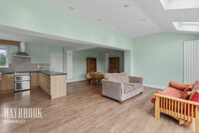 3 bed Semi-Detached for sale Image 8
