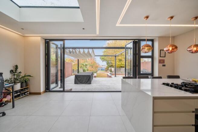 1369895-19-68f0e5...