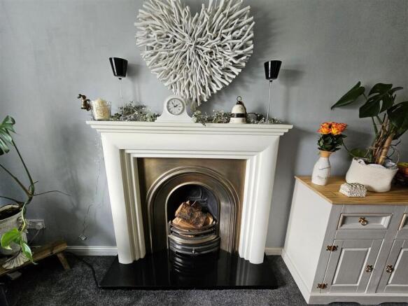 4 bed Detached for sale Image 8
