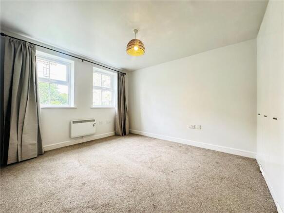 1 bed Apartment to rent Image 4