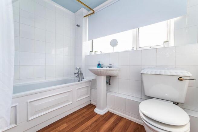 Family Bathroom / WC
