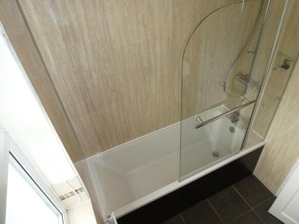 3 bed Semi-Detached to rent Image 12
