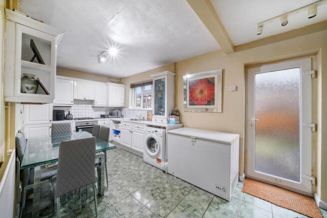 121 Meadfield - z...