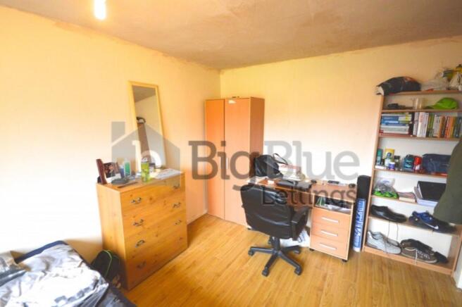 3 bed House Share to rent Image 5