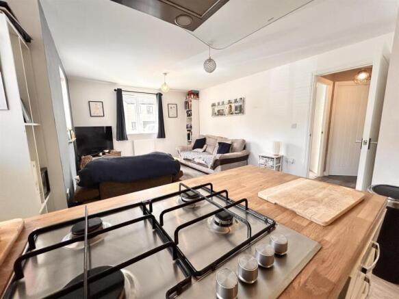 2 bed Apartment for sale Image 5