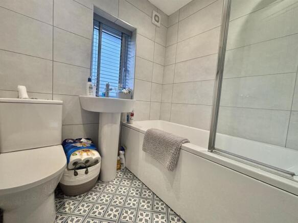 3 bed Terraced to rent Image 5