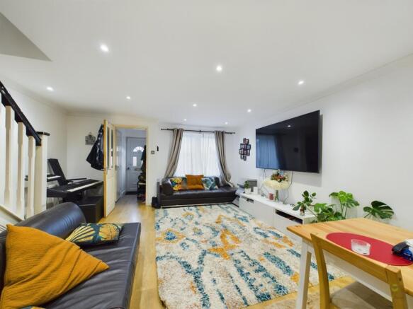 CAM03418G0-PR0019-STILL002