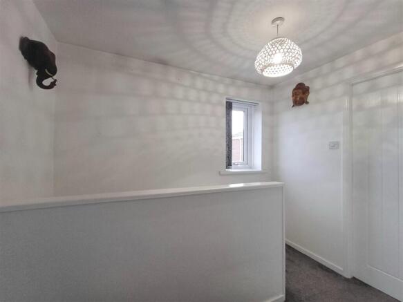 3 bed Semi-Detached to rent Image 12
