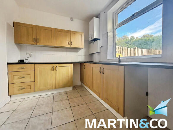 3 bed Terraced to rent Image 5
