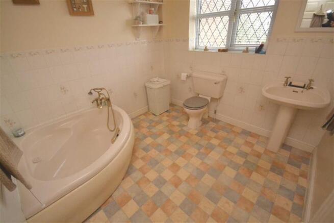 FAMILY BATHROOM