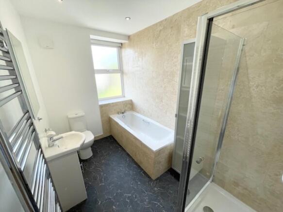 3 bed Terraced to rent Image 5