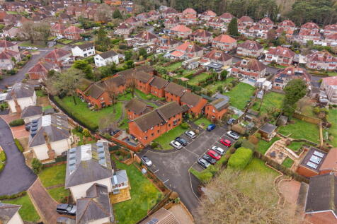 Oaklands Court, West Cross, Swansea, SA3 5AE