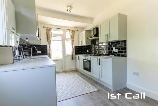 Kitchen/ Breakfast Room